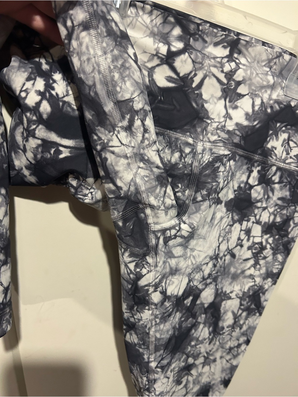Lululemon wunder under HR pant 7/8 25” lux - Picture 4 of 7